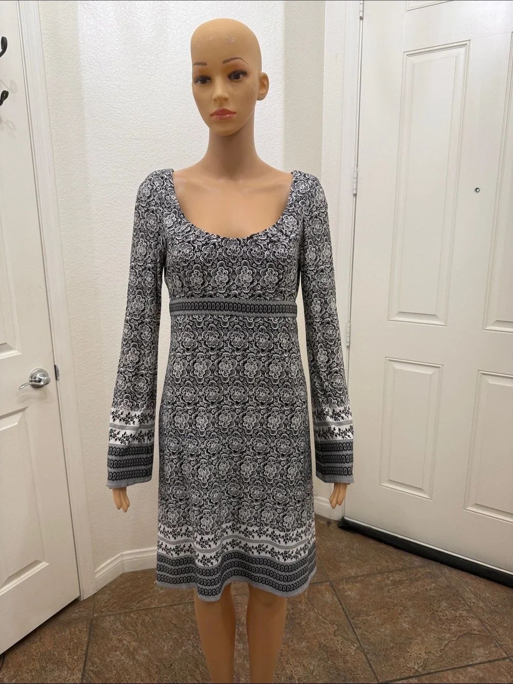 OC by Oleg Cassini Black White Long-Sleeve Scoop Neck Empire Waist Dress Sz 4